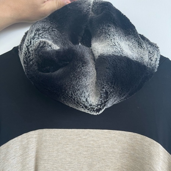 Beautiful Faux Fur Poncho - Picture 3 of 4